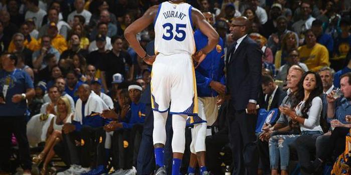  恩比德遭遇左膝扭伤将休战四周  