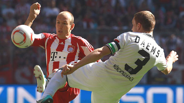  拜仁客场遭遇门兴顽强阻击，一球小胜代价惨重  